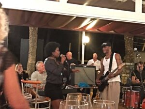 Miko Weaver (Prince), Hans Janssen, Marcel Kranenburg, Jan Helder, Frans Lewakabessy & Natasia op Ibiza