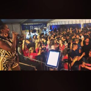 Natasia entertainen publiek