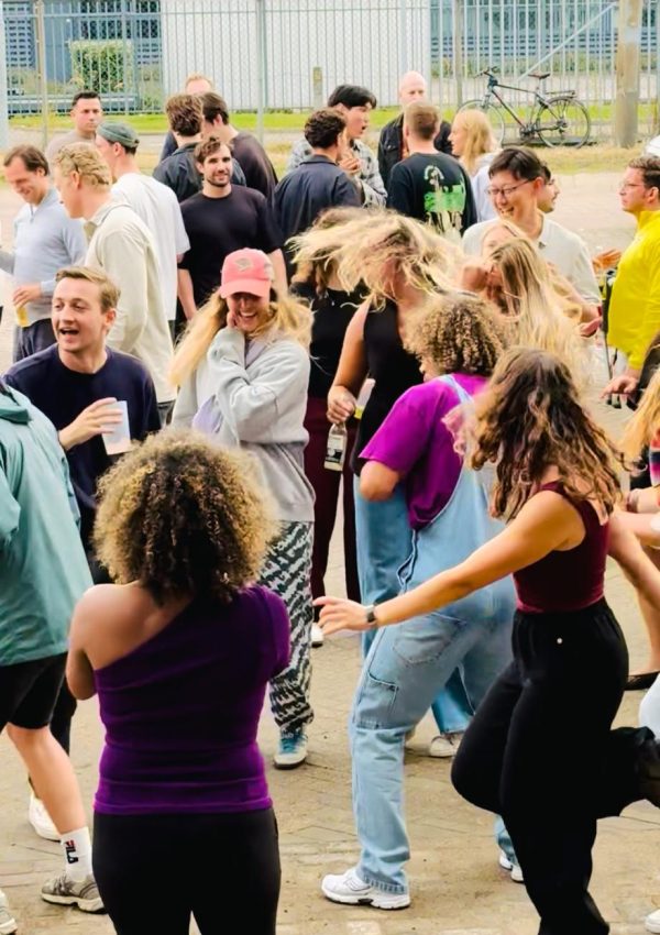 Soul zangeres Natasia tijdens bedrijfsfeest